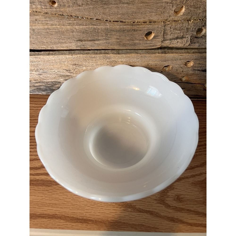 Beautiful Vintage E.O. Brody Co Milk White Glass Scalloped Footed USA MCM M2000
